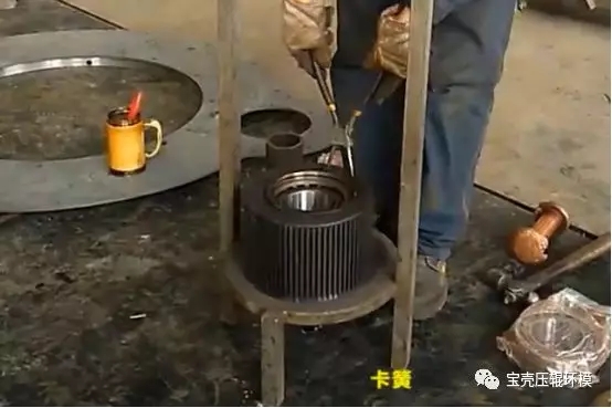 顆粒機(jī)壓輥總成安裝方法圖解