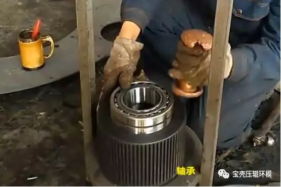 顆粒機(jī)壓輥總成安裝方法圖解