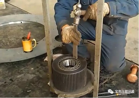 顆粒機(jī)壓輥總成安裝方法圖解