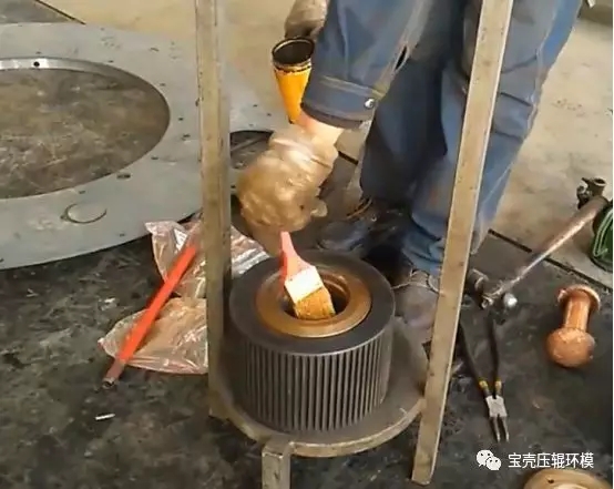 顆粒機(jī)壓輥總成安裝方法圖解